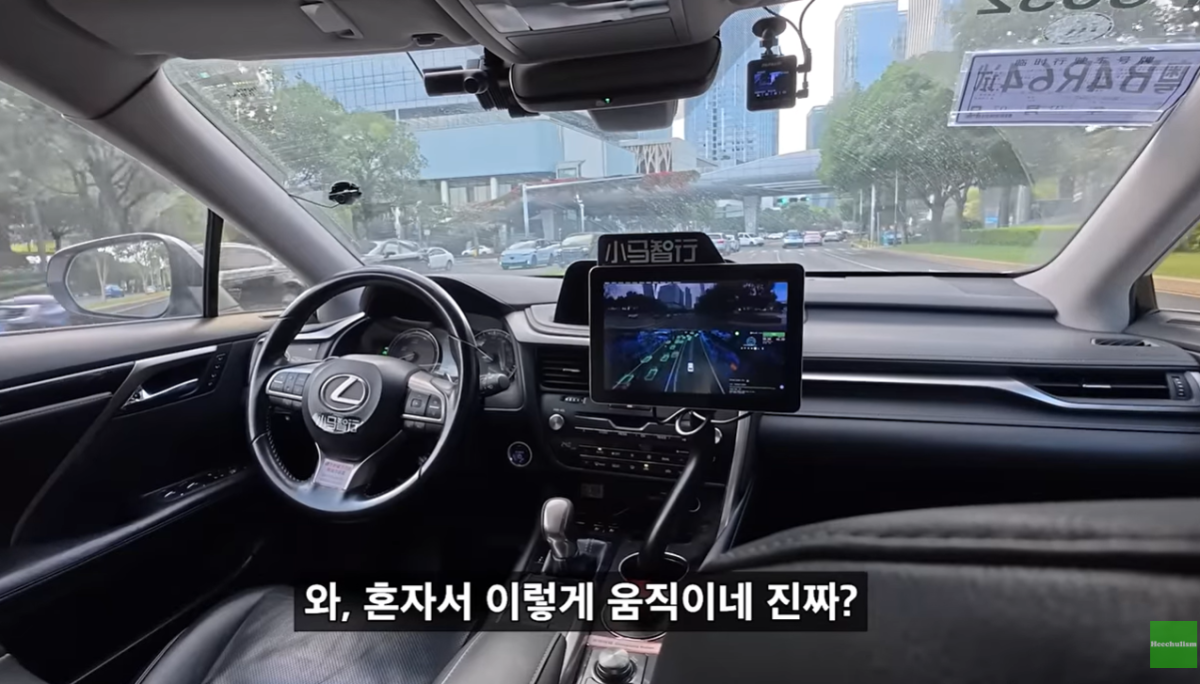 중국 정부의 한국인 대상 일시적 비자 면제 조치 이후 한국 콘텐츠 1인 방송 진행자들이 중국 주요 도시로 몰려들며 이른바 ‘중국 브이로그(V-log)’ 열풍이 불고 있다. 유튜브 채널 ‘희철리즘(Heechulism)’ 캡처