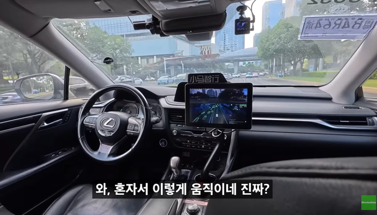 중국 정부의 한국인 대상 일시적 비자 면제 조치 이후 한국 콘텐츠 1인 방송 진행자들이 중국 주요 도시로 몰려들며 이른바 ‘중국 브이로그(V-log)’ 열풍이 불고 있다. 유튜브 채널 ‘희철리즘(Heechulism)’ 캡처