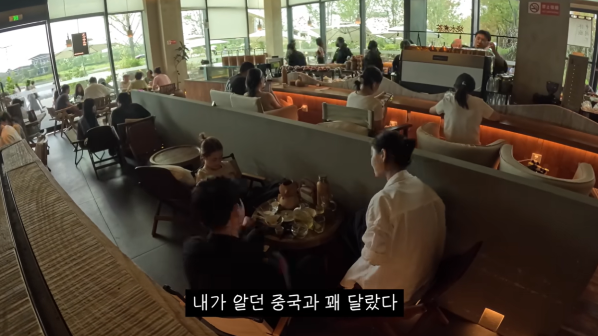 중국 정부의 한국인 대상 일시적 비자 면제 조치 이후 한국 콘텐츠 1인 방송 진행자들이 중국 주요 도시로 몰려들며 이른바 ‘중국 브이로그(V-log)’ 열풍이 불고 있다. 유튜브 채널 ‘나강(NAkANG)’ 캡처