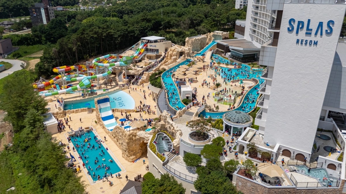 5월 가정의 달을 앞두고 활기로 가득한 스플라스 리솜 워터파크 전경. 리솜리조트 제공.