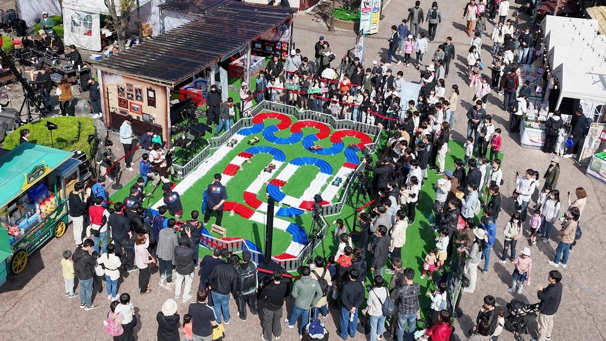 지난해 열린 RC카(원격조정 모형차) 레이싱 대회. 서울랜드 제공.