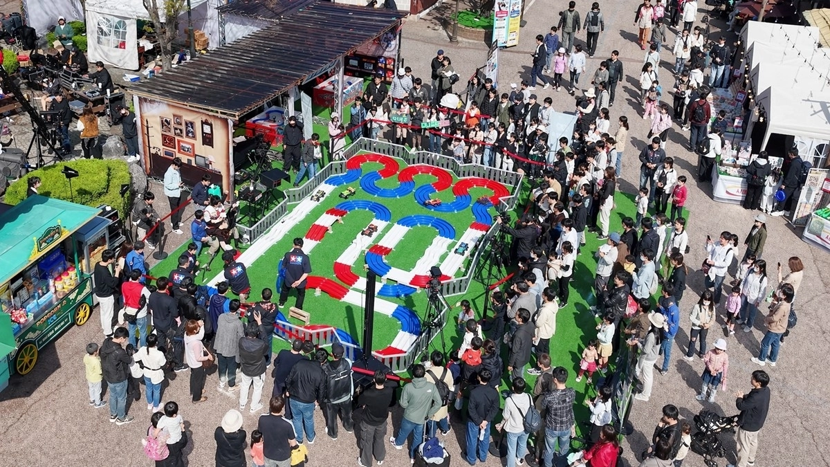 지난해 열린 RC카(원격조정 모형차) 레이싱 대회. 서울랜드 제공.