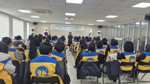 지난달 서울 강북구의 구청 임시청사에서 우리동네돌봄단을 대상으로 하는 ‘찾아가는 성인지 교육’이 진행되고 있다. 강북구 제공