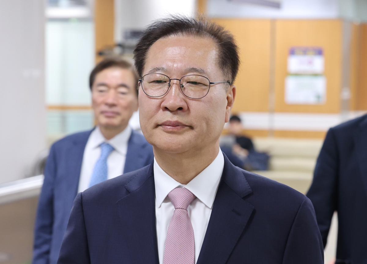 박성재 전 법무부 장관이 27일 서울 서초구 서울중앙지법에서 열린 1심 결심공판에 출석하고 있다. 2026.4.27. 연합뉴스