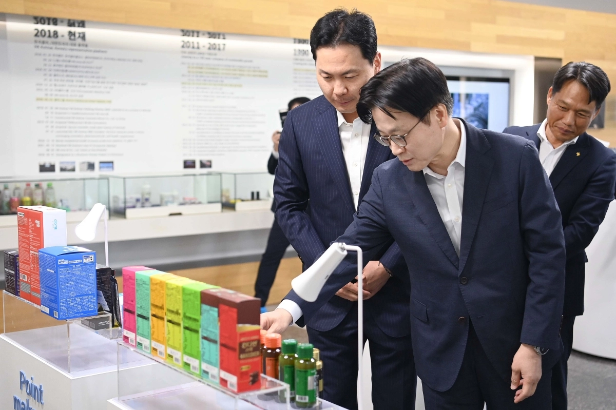 유턴기업 현장 방문한 김정관 장관