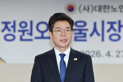 정원오 더불어민주당 서울시장 후보가 27일 서울 용산구 대한노인회 서울시연합회에서 열린 간담회에서 인사말을 하고 있다.  연합뉴스