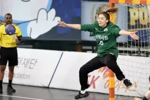 삼척시청, 류은희 버틴 부산시설공단 누르고 6시즌 연속 챔프전 진출…30일부터 SK슈글즈와 챔프전