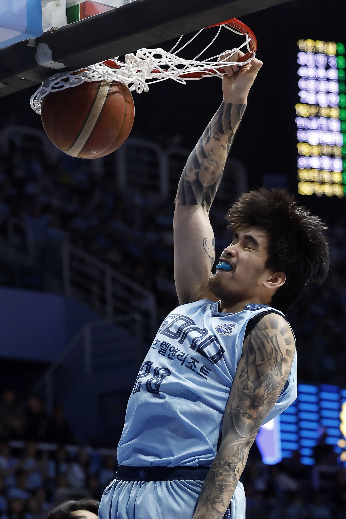 프로농구 고양 소노의 케빈 켐바오가 27일 고양소노아레나에서 열린 2025~26 LG전자 프로농구 4강 플레이오프 3차전 창원 LG와의 경기에서 호쾌한 ﻿덩크를 꽂아 넣고 있다. 뉴스1