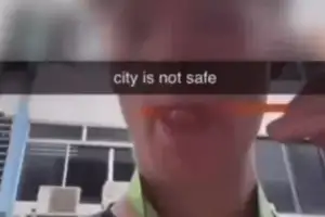 thumbnail - 왜 저래? 경악…“자판기 빨대 핥은 10대 징역형 위기” 발칵 뒤집힌 싱가포르