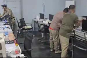 캄보디아 거점 ‘보이스피싱·투자사기’ 조직 2곳 적발…57명 구속 송치