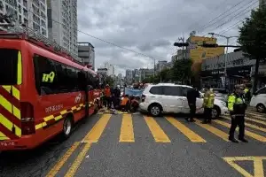 등교 학생 안내하던 60대 아파트 경비원, 횡단보도서 SUV에 치여 숨져