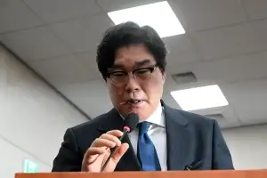 청문회서 답변하는 김성태 전 쌍방울 회장