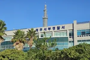 “개 짖는 소리 못 참겠다”… ‘층견소음’ 때문에 윗집 찾아가 흉기 휘두른 50대