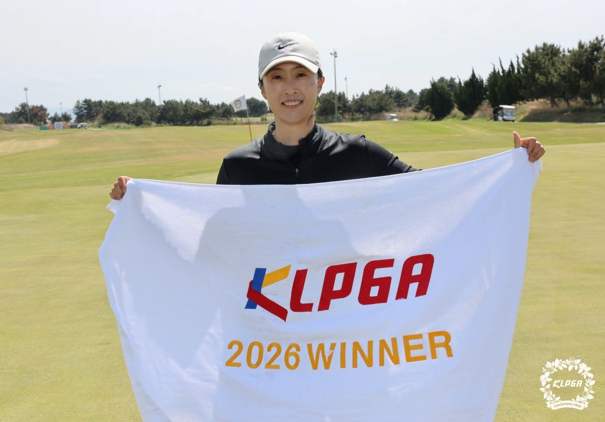 KLPGA 챔피언스투어 데뷔전에서 우승한 김보경. KLPGA 제공.