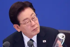 李 “왜 외국군에 의존하나… 주권국가로 당당하게 우방 외교”
