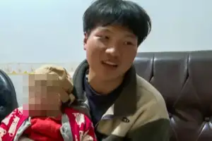 대학도 포기, 동생 6명 부양하는 21세男…부모는 “더 낳을래” 논란