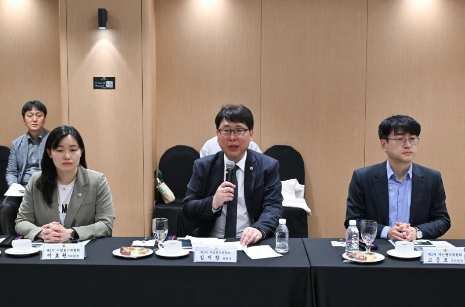 발언하는 김지향 위원장. 서울시의회 제공