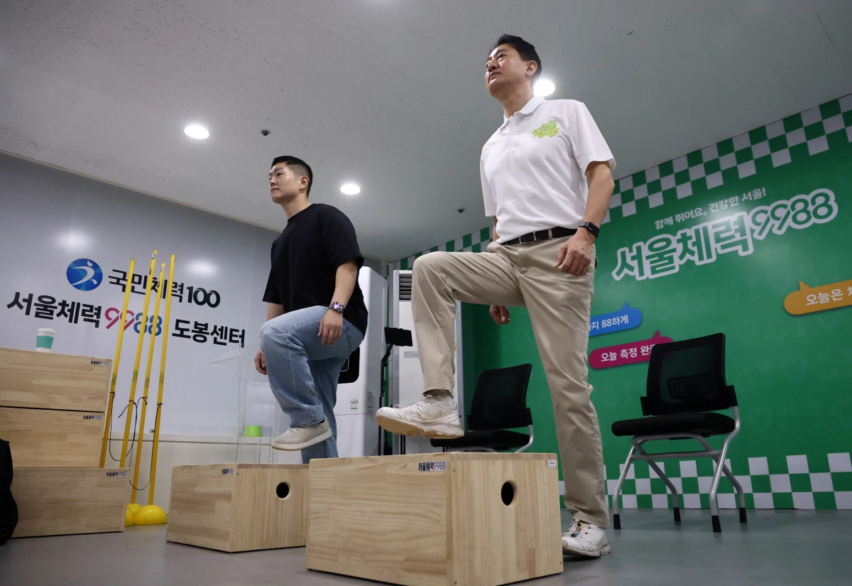 국민의힘 오세훈 서울시장 후보가 29일 서울체력 9988 도봉센터에서 체력 측정을 하고 있다. 연합뉴스