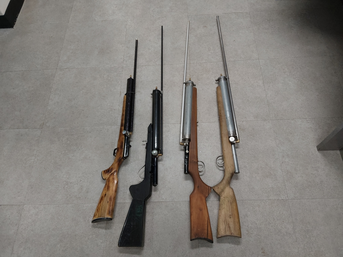 사제총을 이용해 비둘기를 사냥 한 불법 체류 태국인들이 경찰에 붙잡혔다. 이들은 식용을 위해 이같은 일을 저질렀다고 했다. 사진은 이들이 제작한 사제총 모습. 전북 익산경찰서 제공