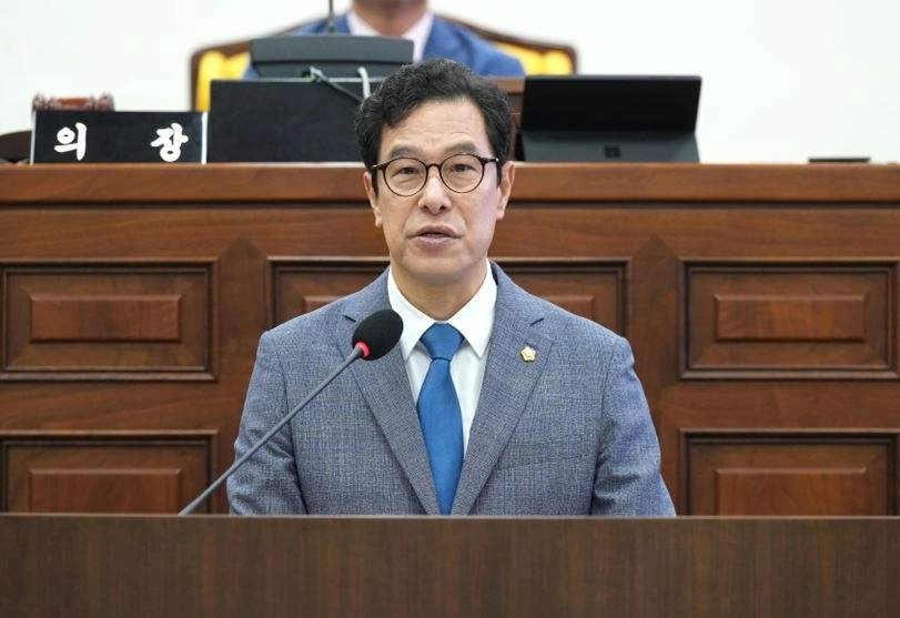 29일 하남시의회 제348회 임시회 제1차 본회의에서 강성삼 의원이 5분 자유발언을 통해 교산지구 매장문화재 발굴 정체에 따른 신도시 조성 차질 문제를 지적하며 집행부의 적극 행정을 강력히 촉구하고 있다. 강성삼 의원실 제공