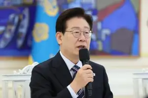 李대통령 “대외 문제서 자해행위 있어… 공적 입장 가져야”
