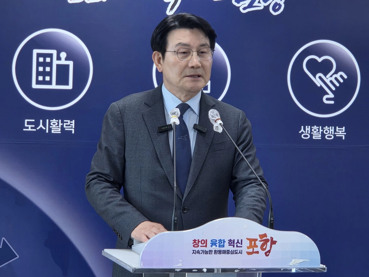 경북 포항시청에서 30일 오는 6·3 지방선거 무소속 포항시장 후보 출마를 공식 선언한 박승호 전 포항시장. 김형엽 기자