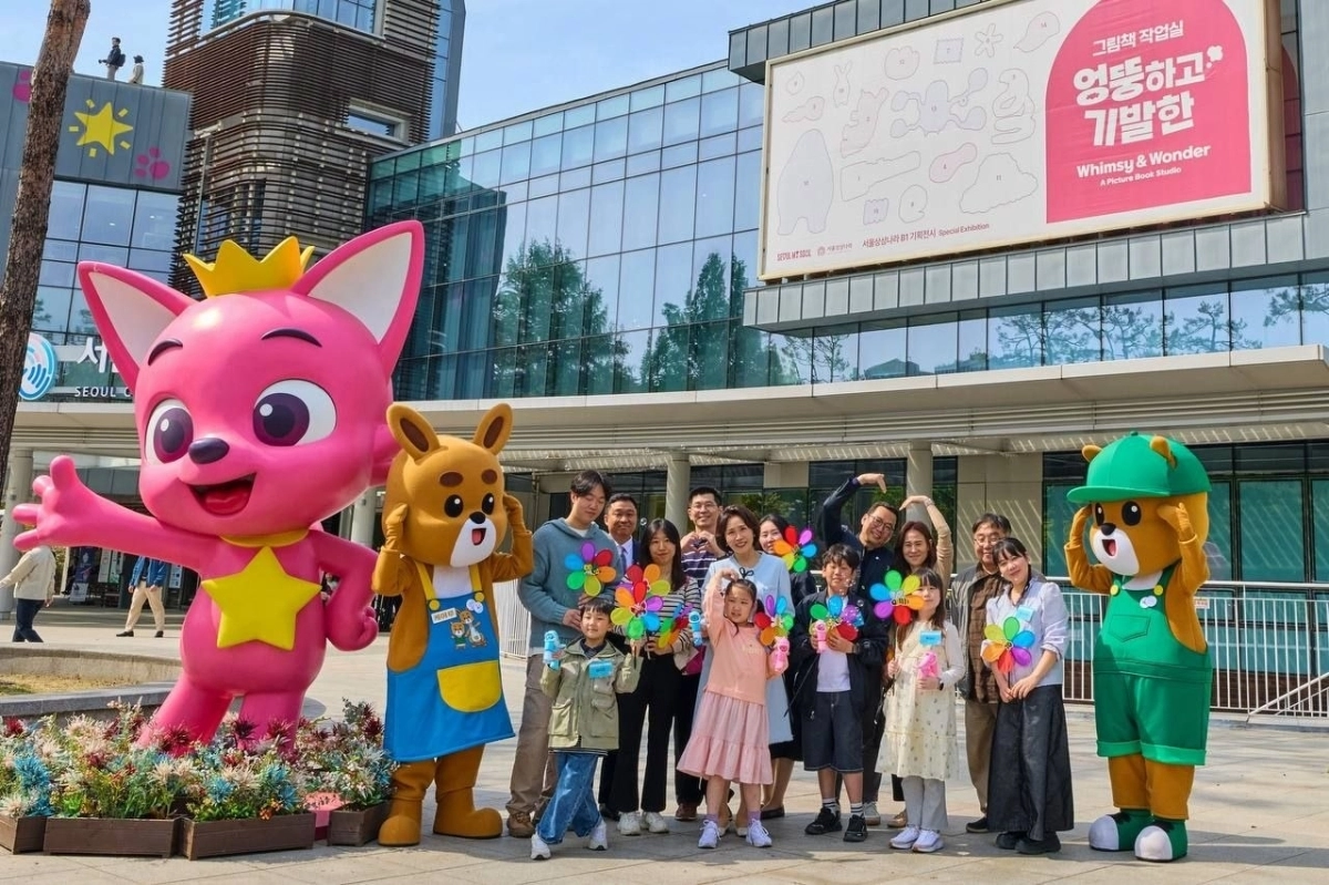 당원병 환아 및 가족들과 함께한 김혜경 여사