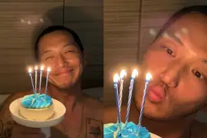 thumbnail - ‘티파니♥’ 변요한, 상의 탈의한 채 생일 파티…‘행복한 미소’