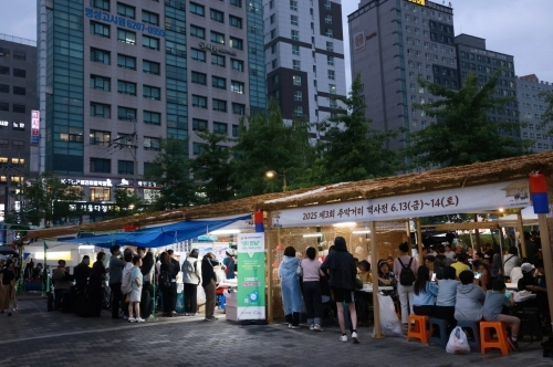 서울 구로구 오류동에서 지난해 열린 ‘주막거리 객사전’ 모습.  구로구 제공