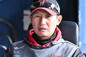 ‘끝내기 패패패’에 “나를 욕하라” 욕받이 자처한 염경엽, 결국 4월 1등 했다