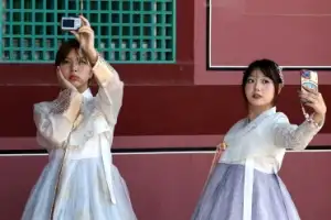 [포토] 경복궁서 추억 만들기 ‘찰칵’