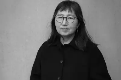 이방인의 시, 전쟁으로 얼룩진 제국의 언어를 전복시키다