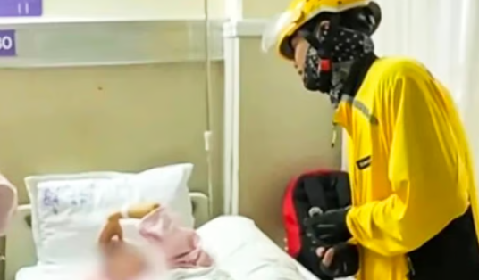 중국 광둥성 포산시의 한 병원에서 희귀 혈액암으로 홀로 투병 중이던 24세 여성이 배달 앱에 올린 특별한 주문이 화제가 되고 있다. 더우인