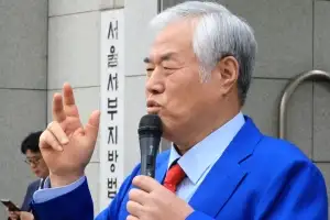 전광훈 “나라 어려우면 계엄 할수 있어”…광화문집회서 주장