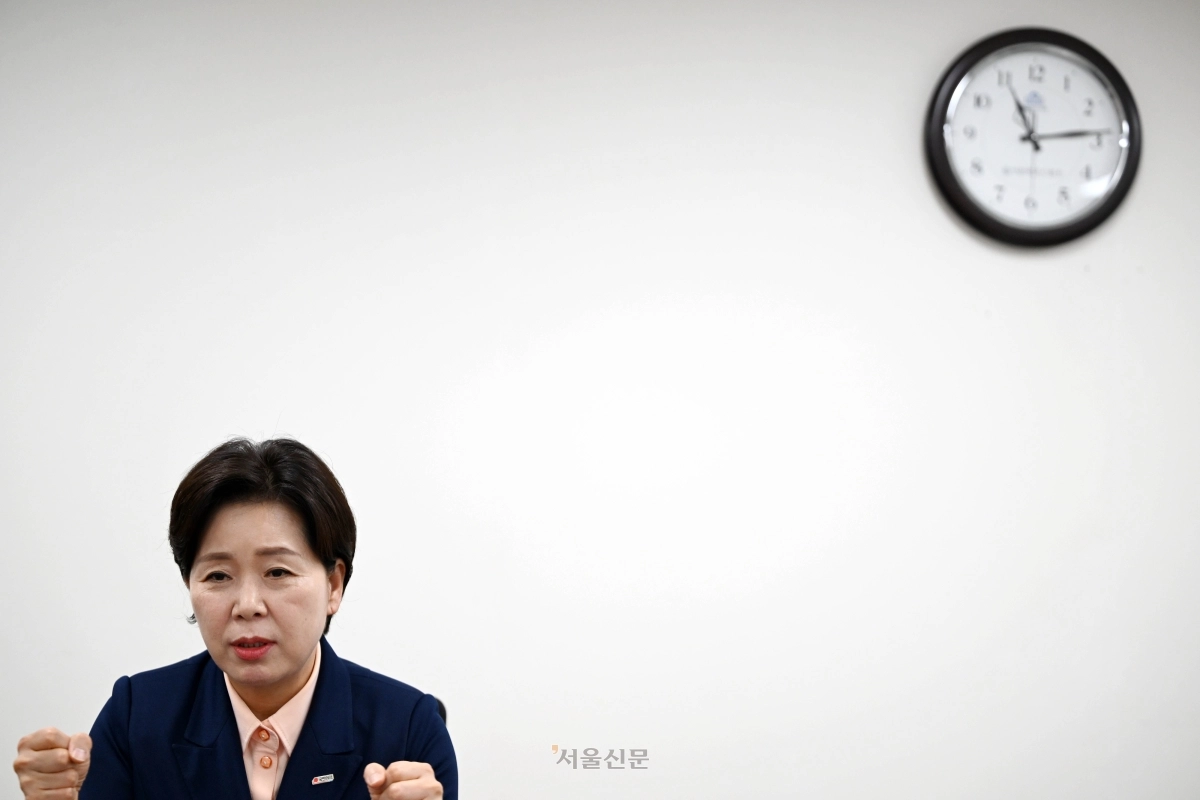 6·3 지방선거 경기지사에 도전하는 양향자 국민의힘 후보가 3일 국회 최고위원실에서 진행한 서울신문과의 인터뷰에서 대한민국이 과학기술 패권 국가로 나아가는 데 경기도가 핵심 역할을 해야 하는 이유를 설명하고 있다. 홍윤기 기자