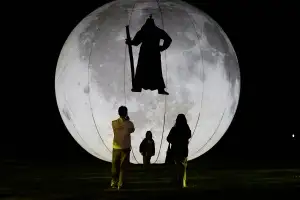 이순신 탄신일 63만 인파 몰렸다…아산시, ‘상생·경제 축제’로