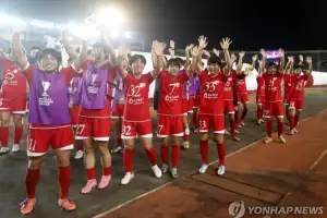 북한 ‘내고향여자축구단’ 수원 그라운드 누빈다…8년 만의 방남