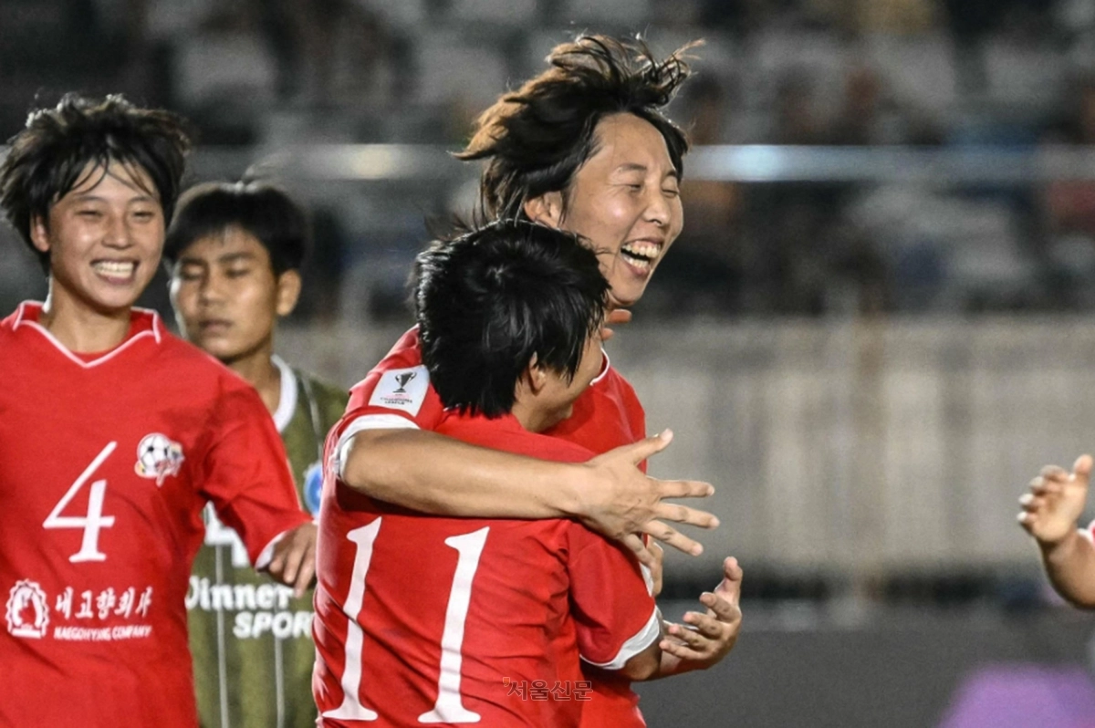 북한 여자클럽축구 최강팀 내고향여자축구단이 수원FC 위민을 상대로 AFC 여자 챔피언스리그 4강전을 치르기 위해 내한한다. 사진은 지난해 11월 대회 조별리그 경기 중 득점 직후 환호하는 내고향 선수들. 2026.5.4 연합뉴스