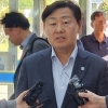 ‘돈봉투 의혹’ 김관영 전북지사 경찰 출석