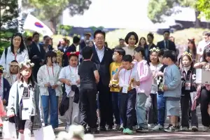 ‘세종대왕 돼주세요’라는 어린이에…李 “국민께 인정받는 대통령 될 것”
