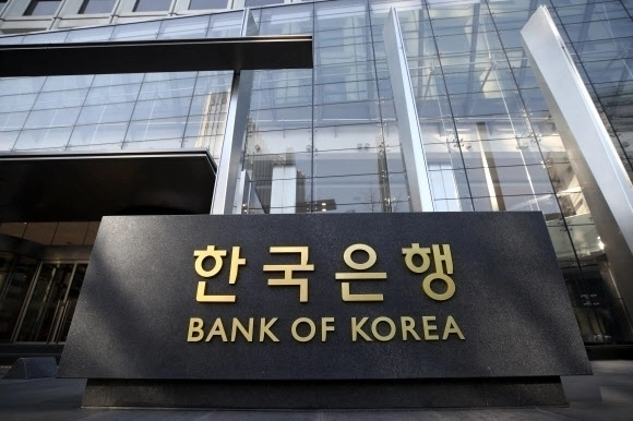 유상대 한국은행 부총재가 3일 “금리 인상에 대해 고민할 때”라고 언급, 시장금리가 오르고 있다.