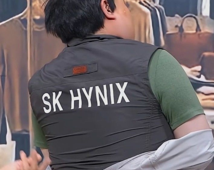 SK하이닉스가 창사 이래 최대 실적을 기록해 역대급 성과급을 배분받을 것으로 기대되고 있다. 이에 SK하이닉스 직원이나 주주를 부러워하는 각종 ‘하이닉스밈’이 생겨나고 있다. 쿠팡플레이 예능 ‘SNL코리아 시즌8’ 유튜브 채널 캡처