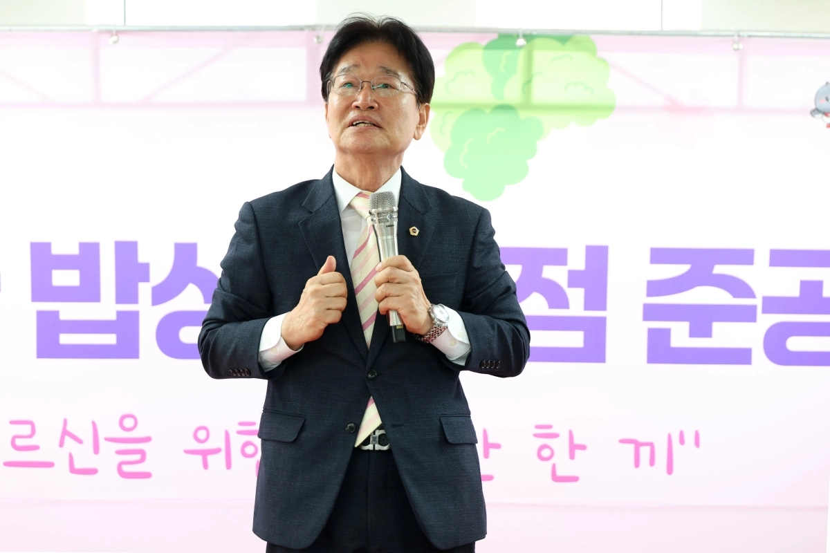 지난 4월 29일 서대문구 ‘행복한 밥상 2호점’ 준공식 참석에 인사말을 하는 김용일 의원. 서울시의회 제공