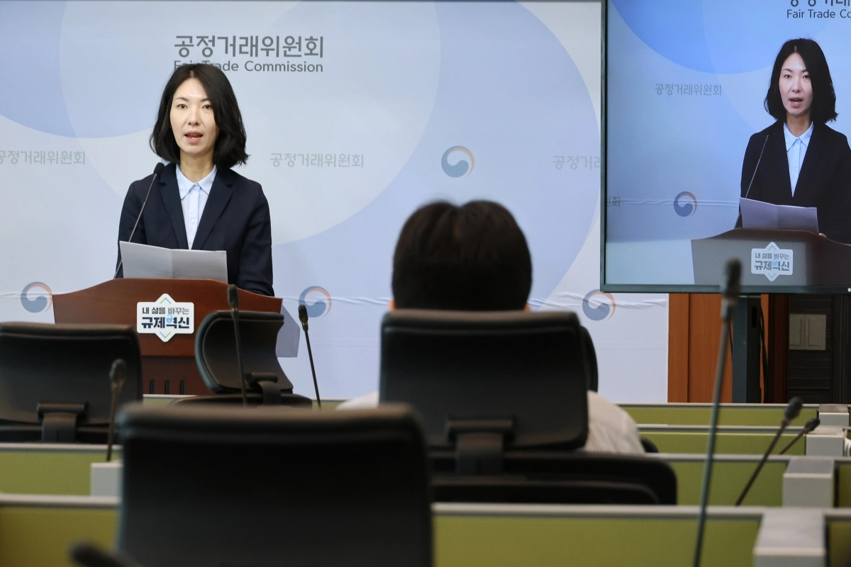 공정위, 공연장· 티켓예매 플랫폼 불공정 약관 시정     (세종=연합뉴스) 김주성 기자 = 곽고은 공정거래위원회 약관특수거래과장이 6일 세종시 정부세종청사에서 예술의전당, 인터파크 등 19개 공연장 및 티켓 예매 플랫폼 유료 멤버십의 부당한 환불 제한 등 다양한 유형의 불공정 약관조항 시정조치에 대해 브리핑하고 있다. 2026.5.6     utzza@yna.co.kr