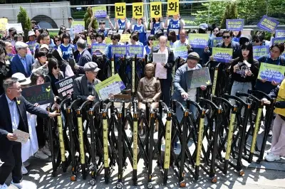 ‘평화의 소녀상’ 바리케이드 걷고 6년 만에 시민 품으로