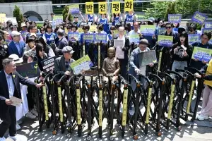 ‘평화의 소녀상’ 바리케이드 걷고 6년 만에 시민 품으로