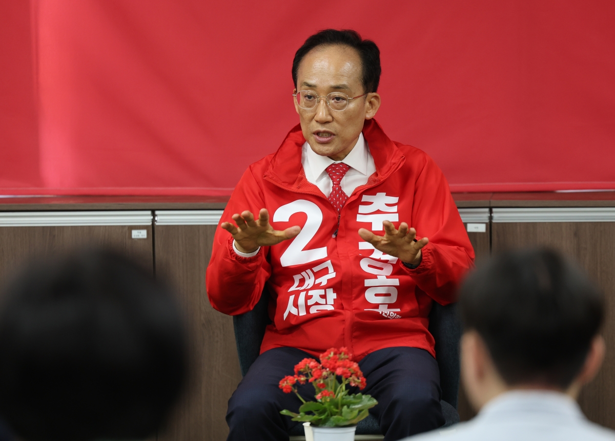 질문에 답하는 추경호 예비후보