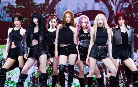 그룹 빌리(Billlie)가 6일 오후 서울 마포구 SBS프리즘타워에서 열린 데뷔 첫 정규 앨범 ‘더 콜렉티브 소울 앤 언컨시어스: 챕터 2’ 발매 기념 쇼케이스에서 포즈를 취하고 있다. 2026.5.6 <br>연합뉴스