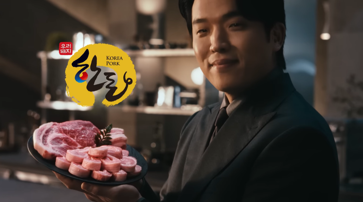 안성재 셰프가 출연한 한돈 TV CF 한 장면. 유튜브 채널 ‘밥상위의 국가대표 우리돼지 한돈’ 캡처