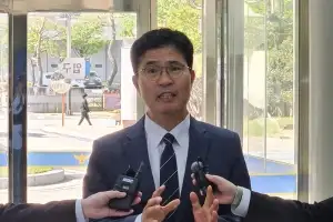 이원택 민주당 전북지사 후보, 경찰 출석…식비 대납 의혹
